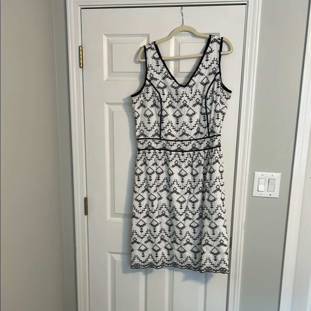 Long Tall Sally Black and White Sheath Dress V-Neck Sleeveless
